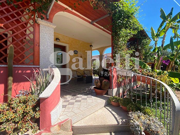 Casa con 5 locali in vendita in Via Nicolò Copernico, Olbia