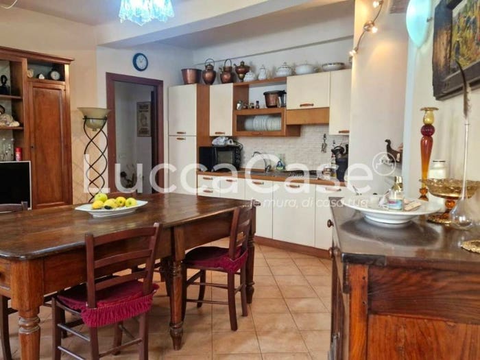 Appartamento trilocale in vendita in Via Lorenzo Viani, Ponte a Moriano, Lucca