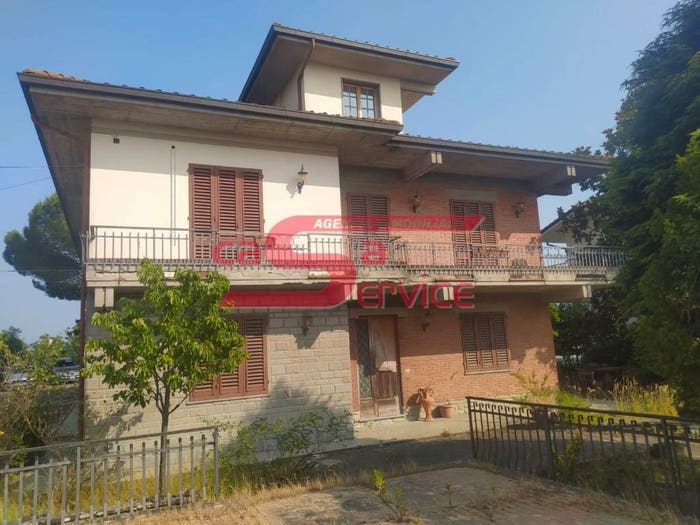 Casa con 6 locali in vendita in Via Firenze, Centro, Lamporecchio