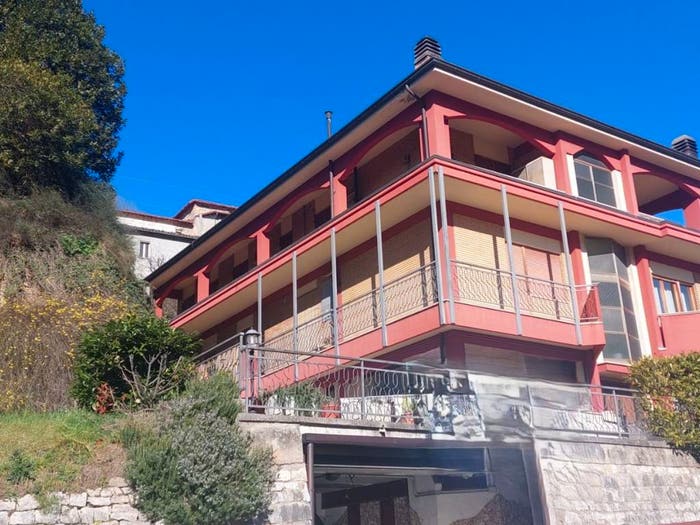 Appartamento con 6 locali in vendita in frazione Mozzano, Ascoli Piceno