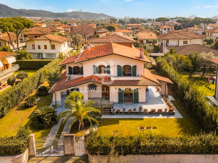 Casa con 6 locali in vendita in Via Carlo Sforza, Vaiana, Forte dei Marmi