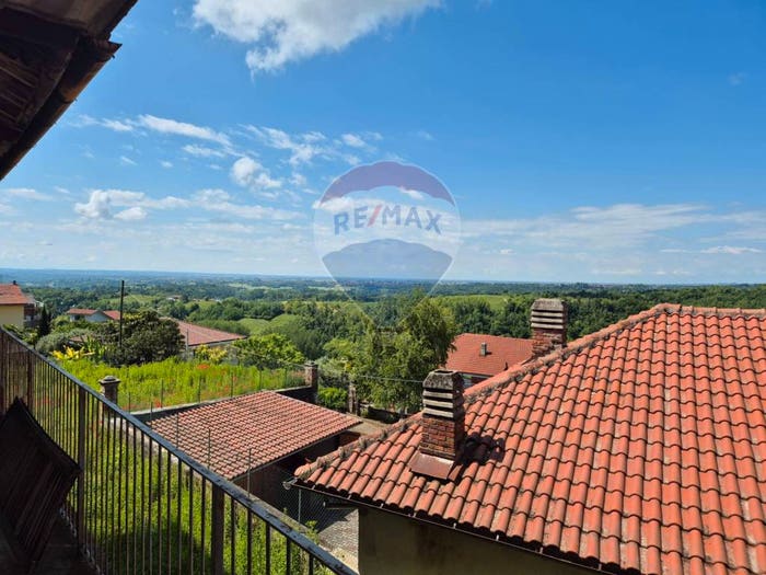 Casa con 6 locali in vendita in via maestra, Pino d'Asti