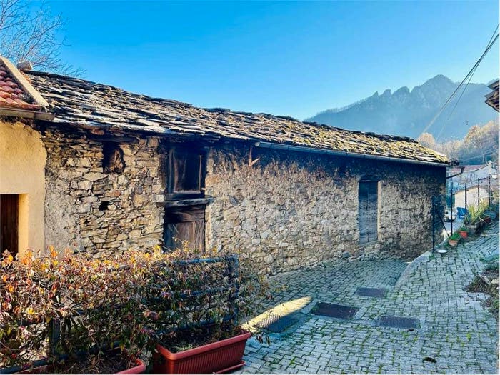 Casa con 6 locali in vendita in Borgata Ruora, Caprauna