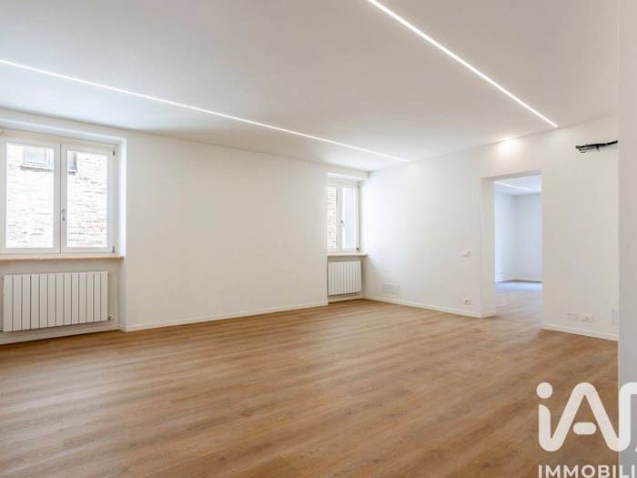 Appartamento con 6 locali in vendita in Vicolo Vicolo Lazzarini, Centro, Macerata