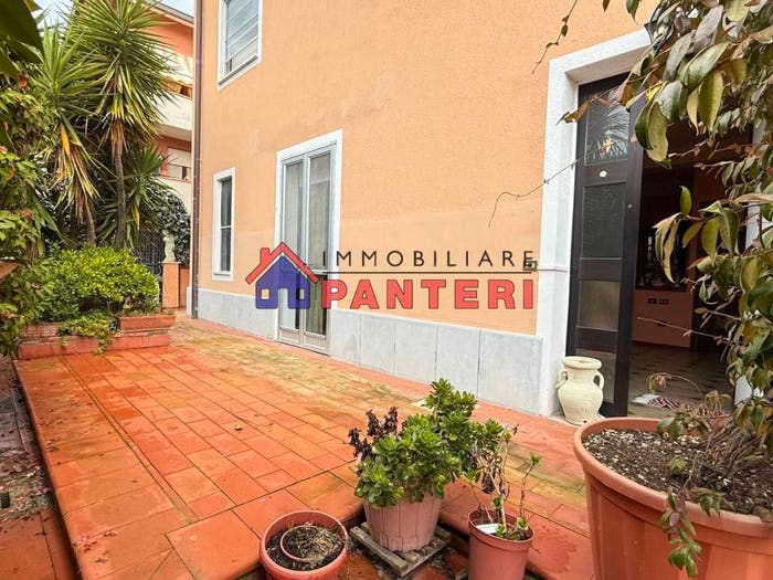 Casa con 6 locali in vendita in Piazza della Resistenza, Margine Coperta Traversagna, Massa e Cozzile