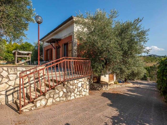 Casa con 6 locali in vendita in Str di Colle Pedeschiavo, Palombara Sabina