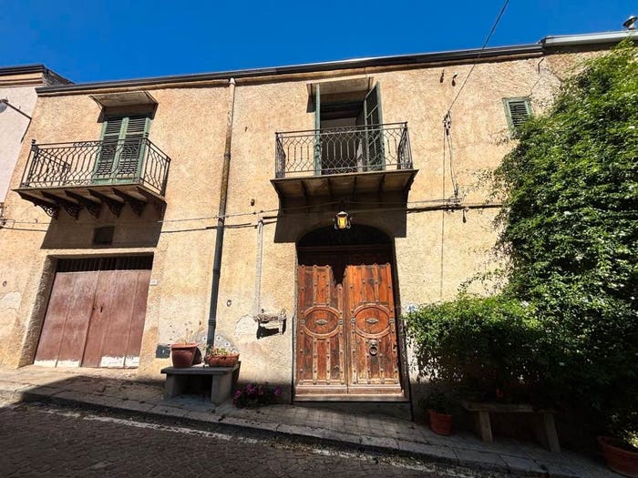 Appartamento con 6 locali in vendita in Via Cavaliere Ferrara, Cefalà Diana