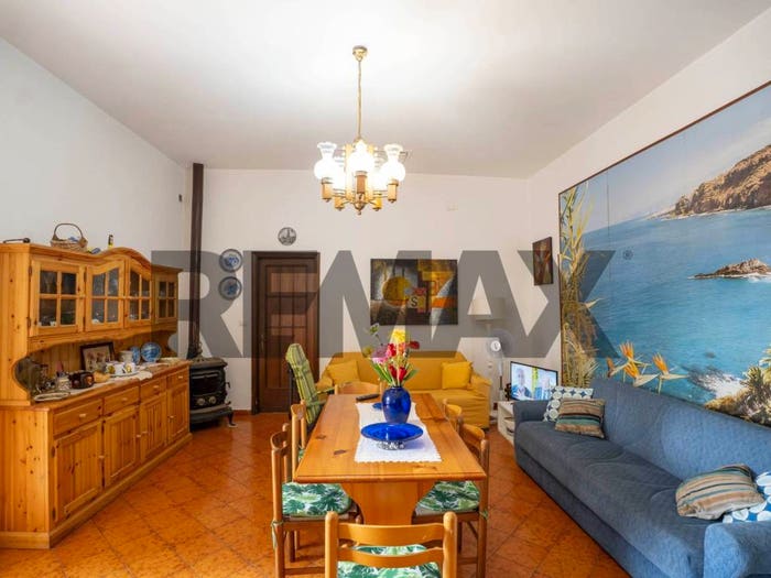 Casa con 6 locali in vendita in Strada Praiola, Riposto