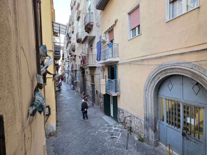 Appartamento trilocale in vendita in Vico Paradiso alla Salute, Stella Materdei, Napoli