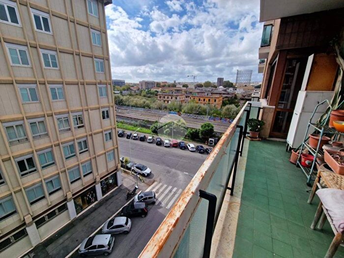 Appartamento quadrilocale in vendita in Via della Moletta, Garbatella, Roma