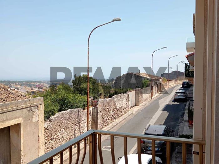 Appartamento con 5 locali in vendita in via Solferino, Canicattini Bagni