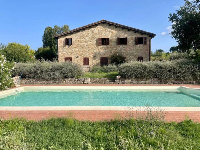 Casa con 6 locali in vendita in Villa Vesciano, Amandola