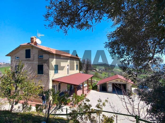Casa con 6 locali in vendita in STRADA MONTAPPONESE, Falerone
