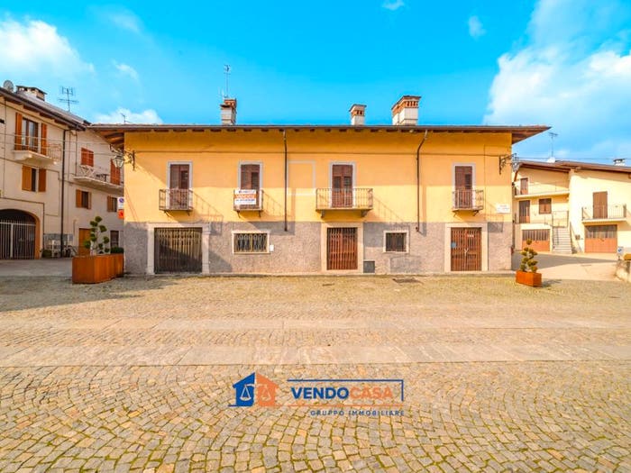Casa con 6 locali in vendita in Via Giovanni Battsita Cariolo, Centro, Dronero