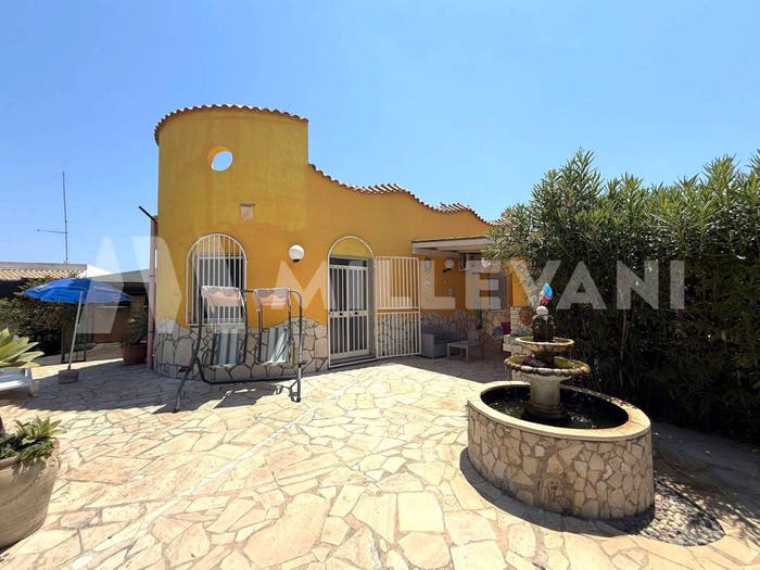 Casa quadrilocale in vendita in Via Ucca a Marina, Santa Maria Del Focallo, Ispica