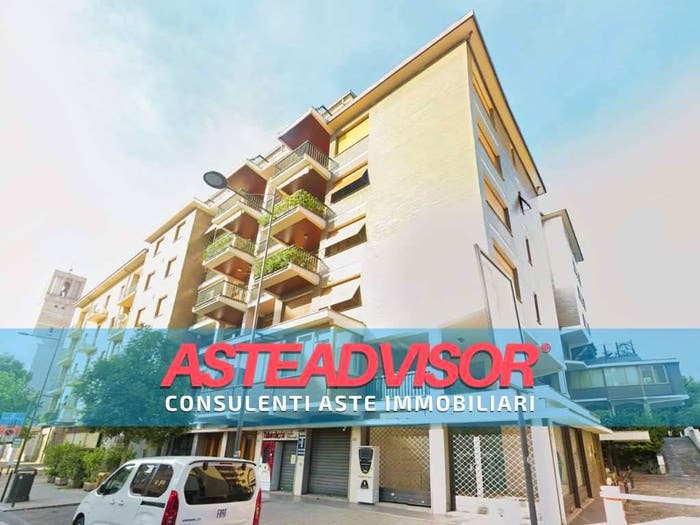 Appartamento con 6 locali in vendita in Viale Montegrappa, Zarini Valentini, Prato