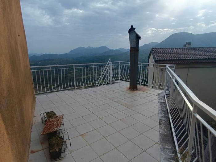 Appartamento quadrilocale in vendita in Vicolo Gelso, Castelluccio Superiore