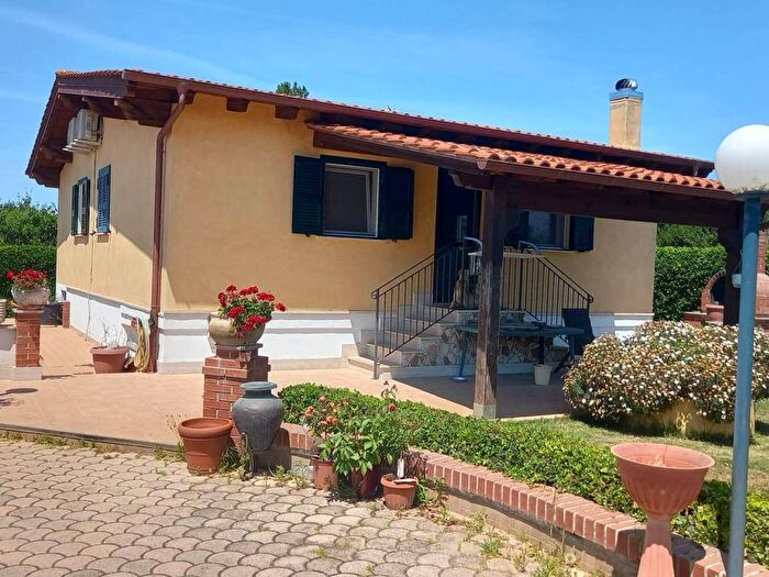 Casa quadrilocale in vendita in Via Valstrona, Osteria Nuova, Roma