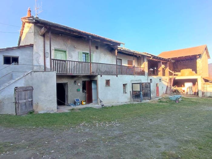 Casa con 6 locali in vendita in Via Carpenetti, Gambasca