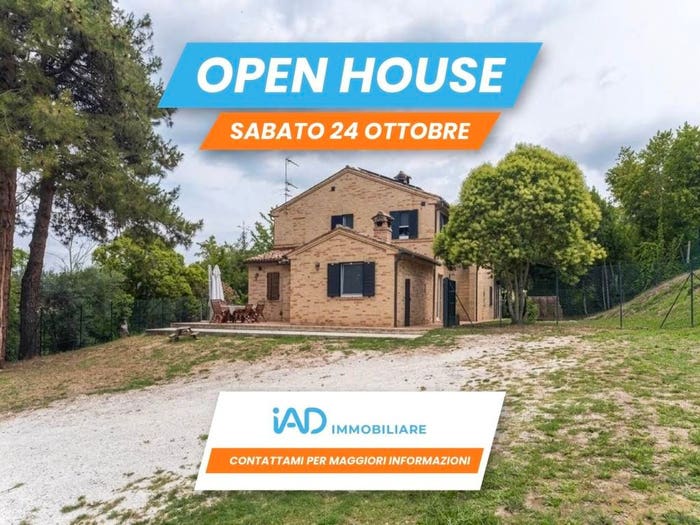 Casa con 6 locali in vendita in Via Isola, Macerata