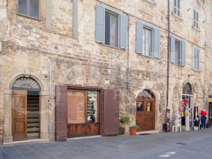 Appartamento quadrilocale in vendita in Via Vantaggi, Centro, Gubbio