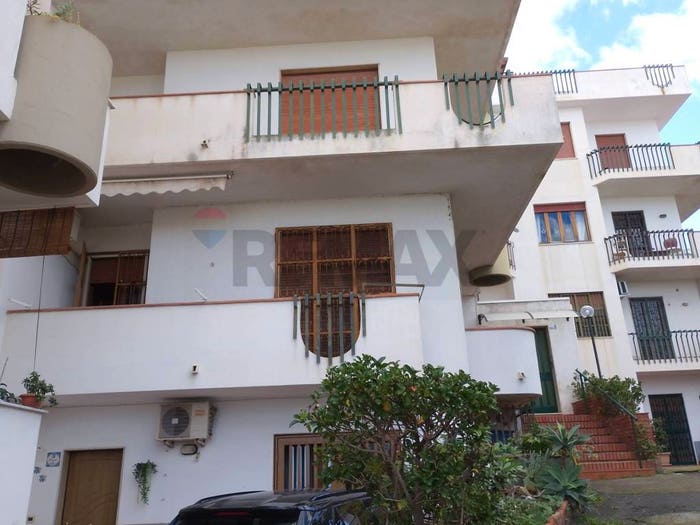 Appartamento con 5 locali in vendita in Via Livorno, Aci Trezza, Aci Castello