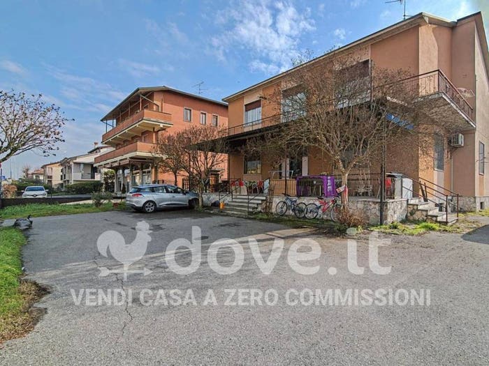 Casa con 6 locali in vendita in Via Vittorio Emanuele II, Valera Fratta