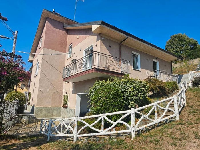 Casa con 6 locali in vendita in via Maria Vittoria, Reano