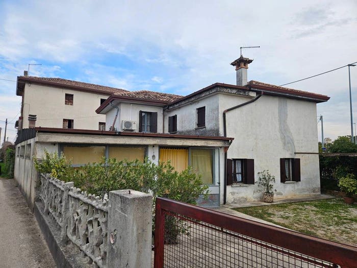 Casa con 5 locali in vendita in Via Castion, Centro, Rossano Veneto