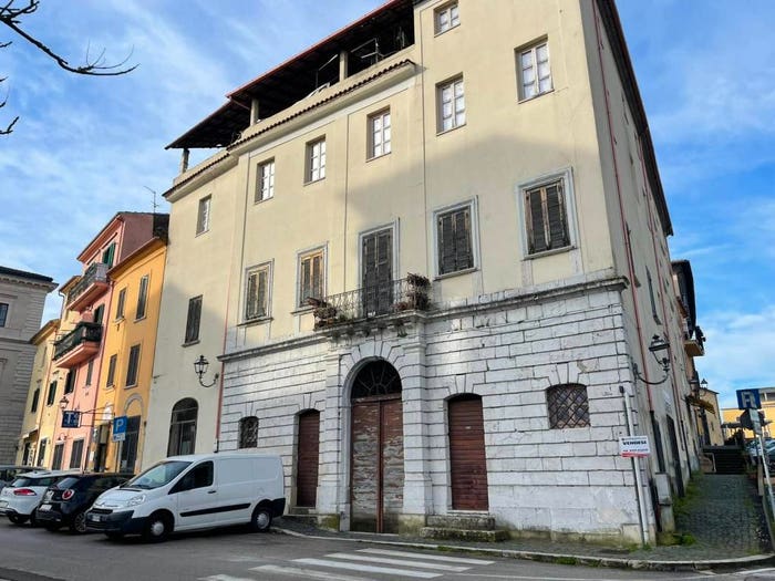 Appartamento con 6 locali in vendita in Piazza Camillo Benso di Cavour, Centro, Ceprano