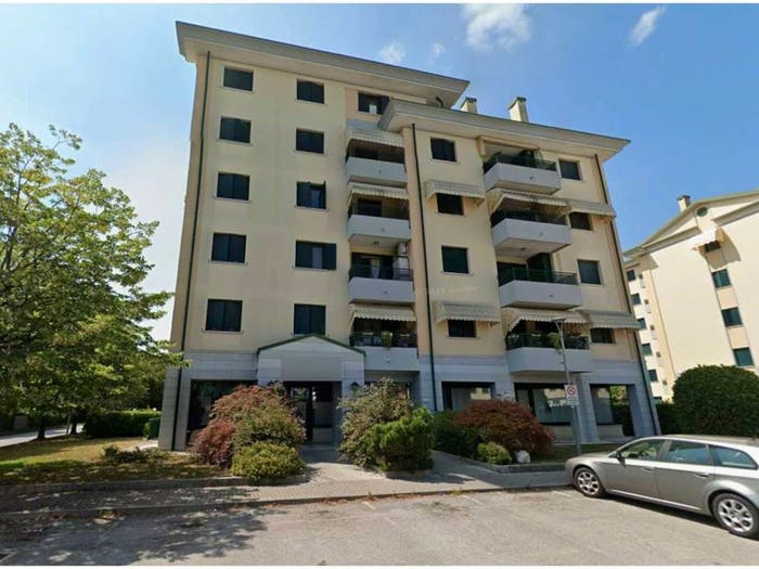 Appartamento con 6 locali in vendita in Via vallada, Centro, Porcia