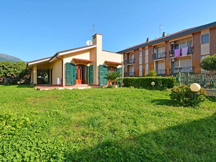 Casa con 6 locali in vendita in Via Isonzo, Centro, Loano