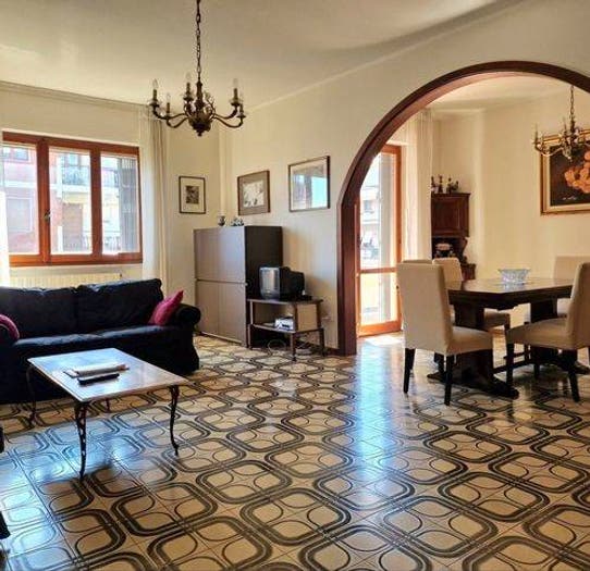 Appartamento con 6 locali in vendita in Marina di Massa Centro, Massa