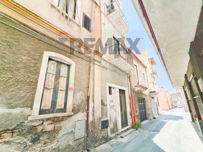 Casa quadrilocale in vendita in VIA MAENZA, Paternò