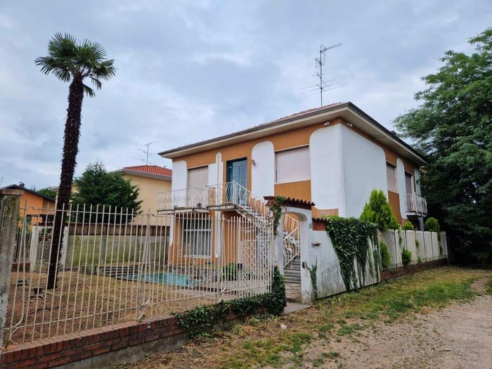Casa con 6 locali in vendita in Via dei Gigli, Santissimi Apostoli, Busto Arsizio