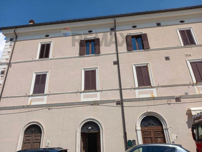 Appartamento con 5 locali in vendita in Viale Vittime IX Maggio n, Centro, Rocca di Mezzo