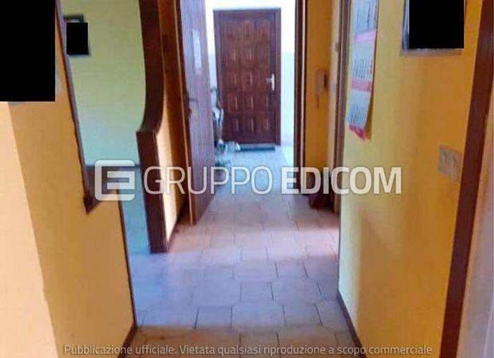 Appartamento con 6 locali in vendita in Via Milano, Angera