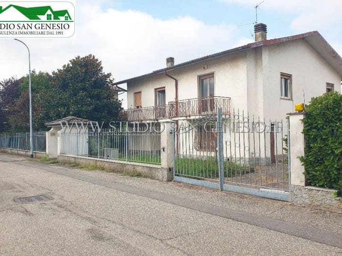 Casa con 5 locali in vendita in Via Palmiro Togliatti, Centro, San Genesio ed Uniti