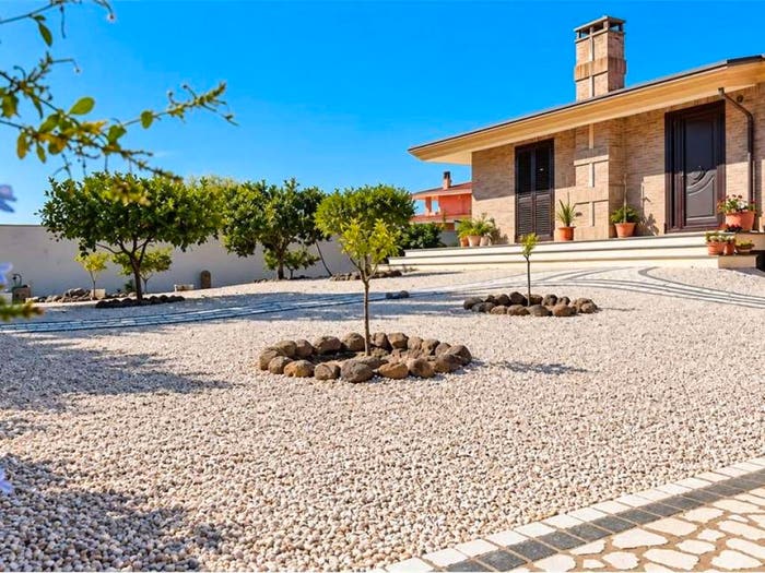Casa con 6 locali in vendita in via domenico trogu, Nurachi