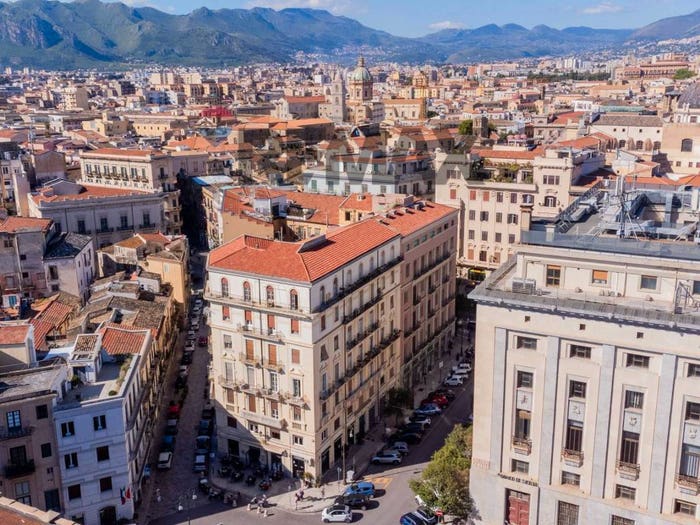 Appartamento quadrilocale in vendita in Via Malta, Kalsa, Palermo