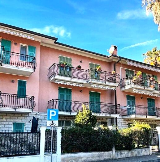 Appartamento trilocale in vendita in Via Giulio Cesare, Piani di Borghetto Ospedale, Bordighera