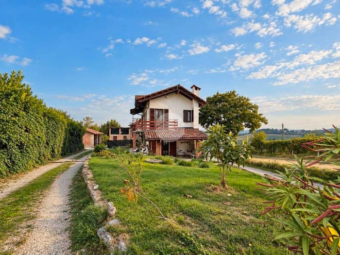 Casa con 6 locali in vendita in Via Corzini, Penango