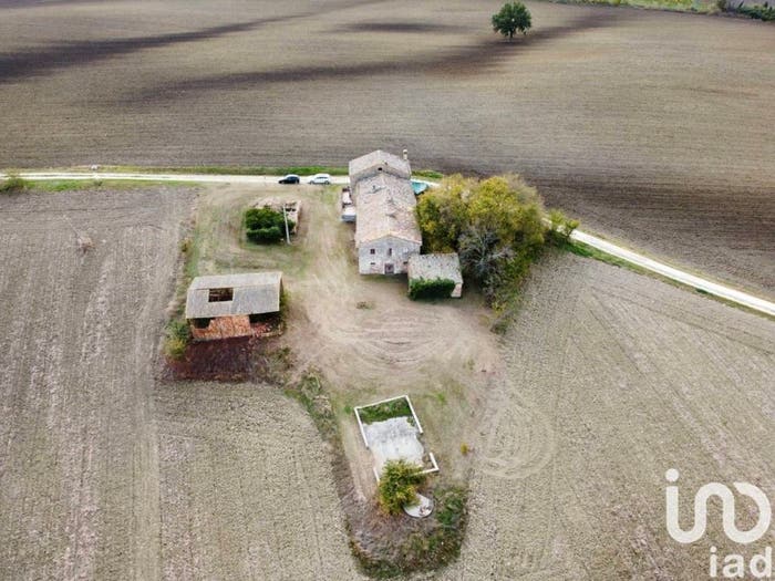 Casa con 6 locali in vendita in Via AVOLANTE, Monte Roberto