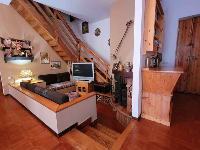 Casa con 6 locali in vendita in Via Ravè, Tiglieto