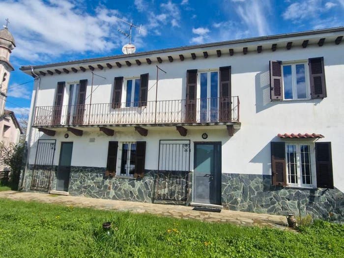 Casa con 6 locali in vendita in Centro, Dego