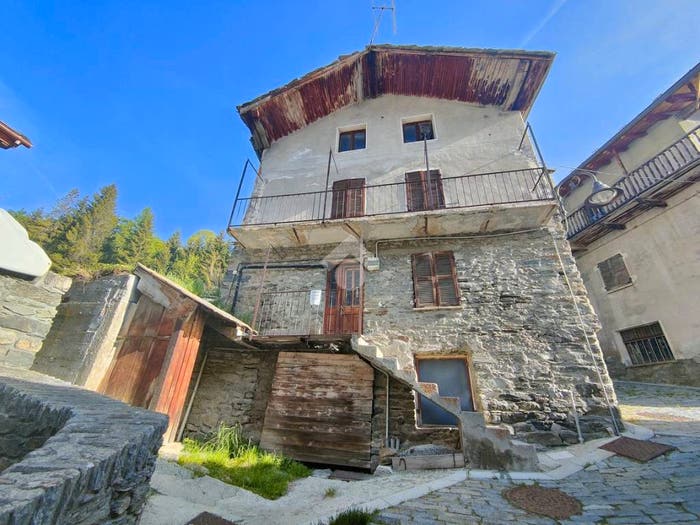 Casa trilocale in vendita in Frazione Leonard Saint, San Leonardo, SaintRhémyenbosses