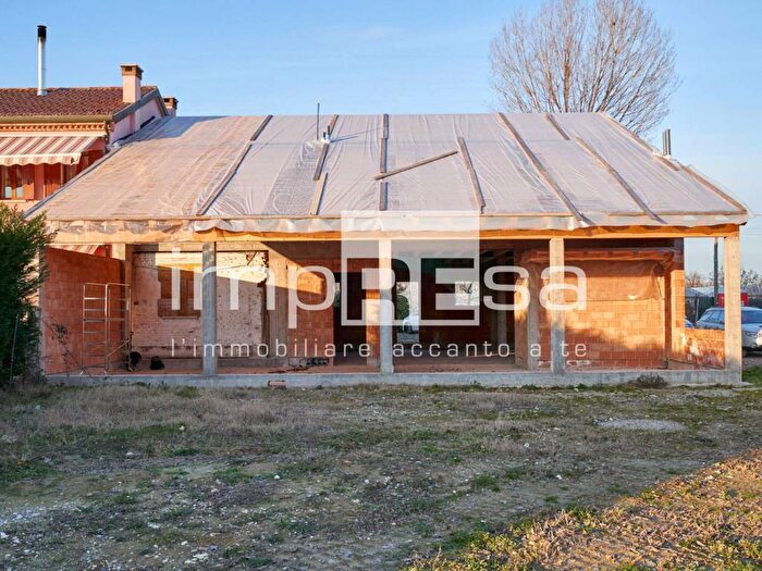 Casa con 6 locali in vendita in Via Altinia, Dese, Venezia