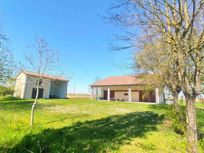 Casa con 6 locali in vendita in Via delle Valli, Mirandola