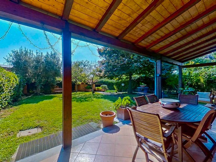 Casa quadrilocale in vendita in Via Francesco Cilea, Infernetto, Roma
