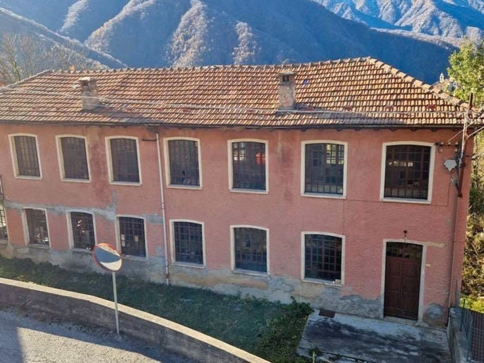 Casa quadrilocale in vendita in Via Carrozzabile, Loreglia